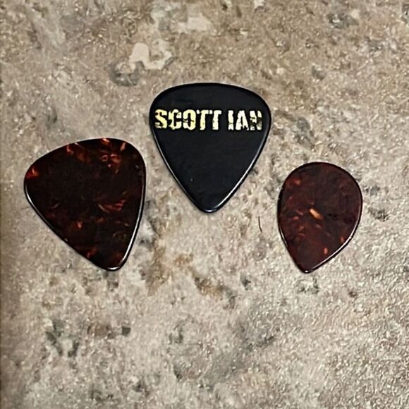 Guitar Pick Collection Scott Ian Anthrax Walking Dead & Fender Lot of 3 - Picture 2 of 6